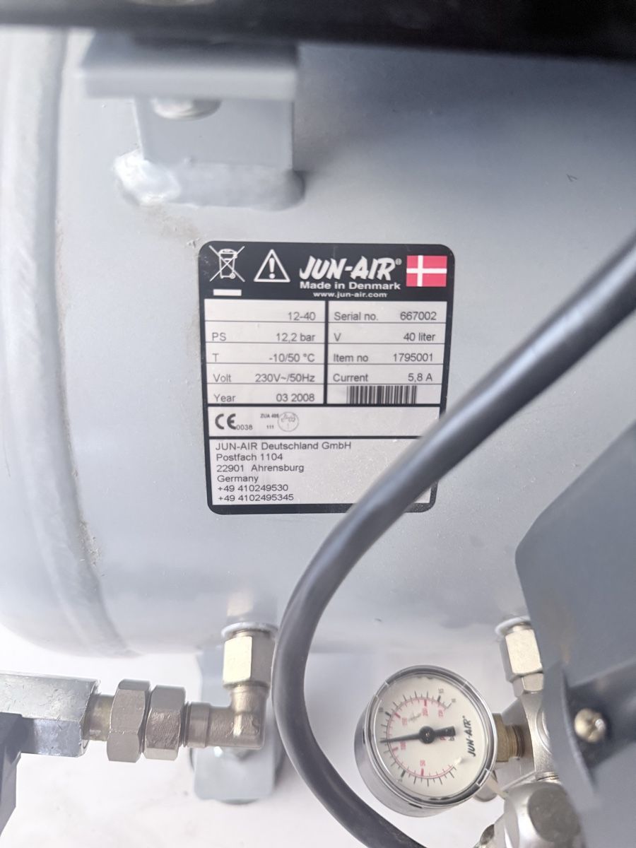 Jun-Air Compressori: JUN-AIR 12-40 Silent Kompressor 40 L  – Usato da Schupfart venduto da philippb06 5