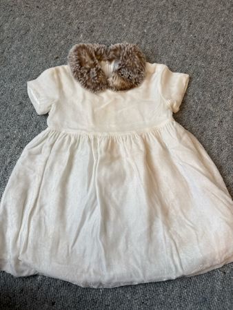 Robe bébé blanche luxe Il Gufo 12 mois, col fourrure douce ✨
