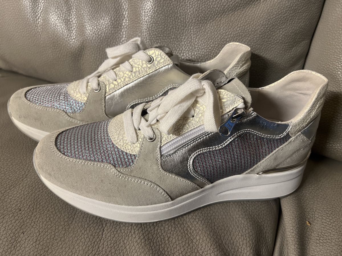 Scarpe da donna: Original NeroGiardini Sneaker, Damenschuh, Gr. 38, – Usato da Rorschach venduto da TimelessTrading
