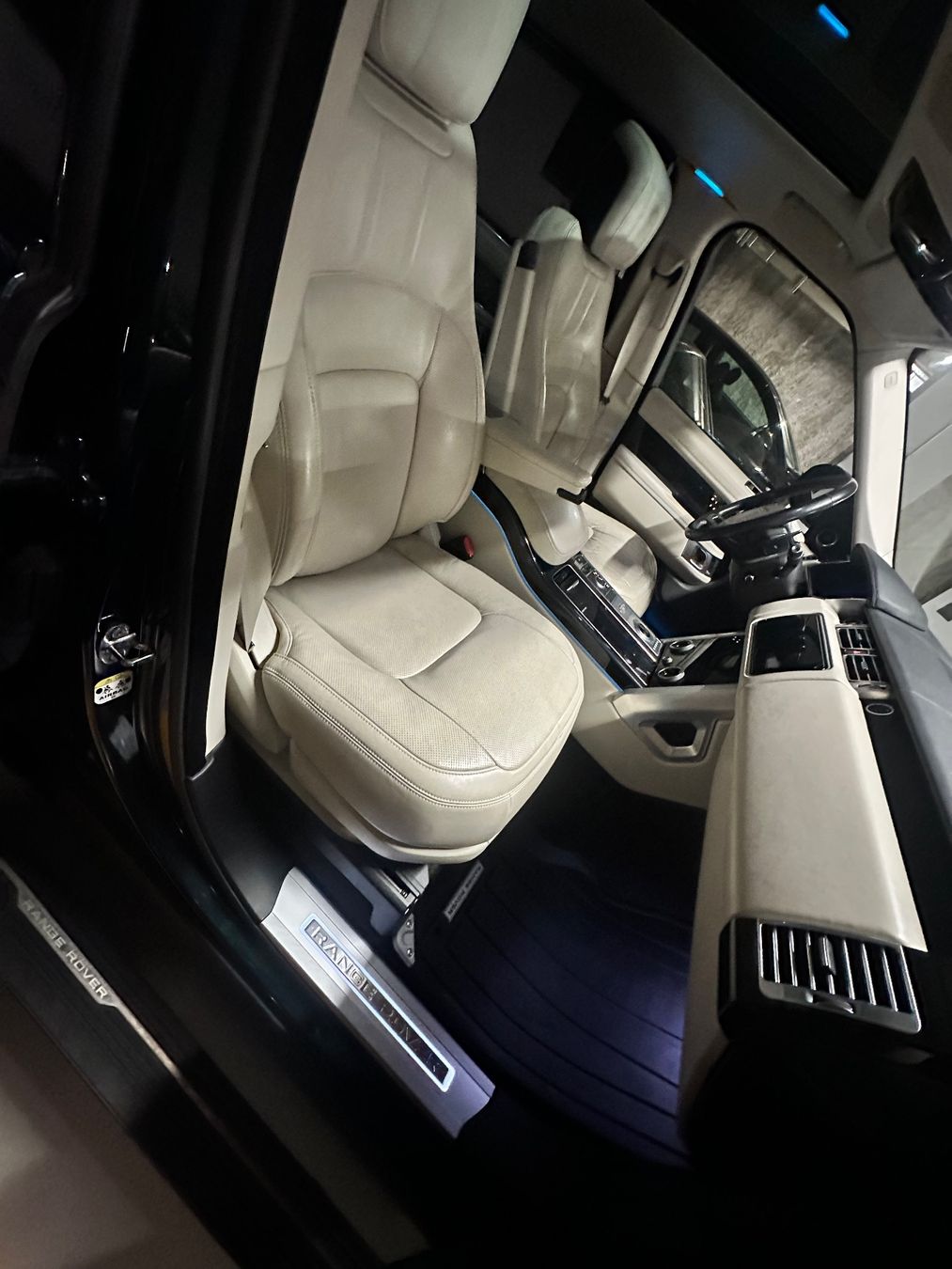 Land Rover Automobili: Range Rover LWB - long wheel base - flag car – Usato da Baar venduto da Famaventures 3