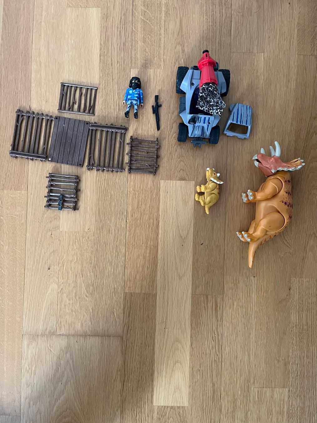 Playmobil Spielzeuge: Dino, Offroader & Fangnetz Playmobil – Gebraucht aus Biel/Bienne von Aare5 2