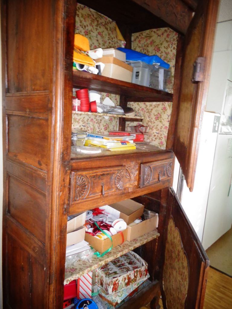 Schränke: Antiker Schrank aus der Provence – Gebraucht aus Diessenhofen von Osio 4