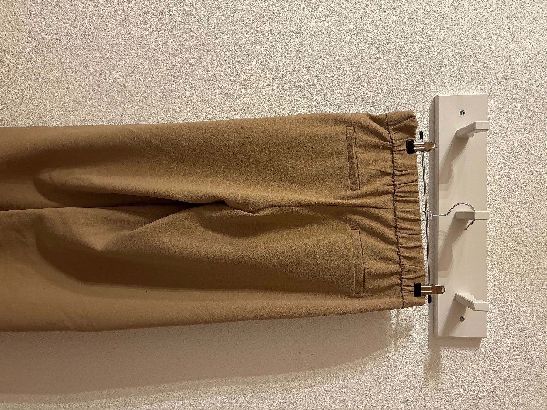 Pantaloni: Pantalon beige – Usato da Grandvillard venduto da Elsa.Del 1