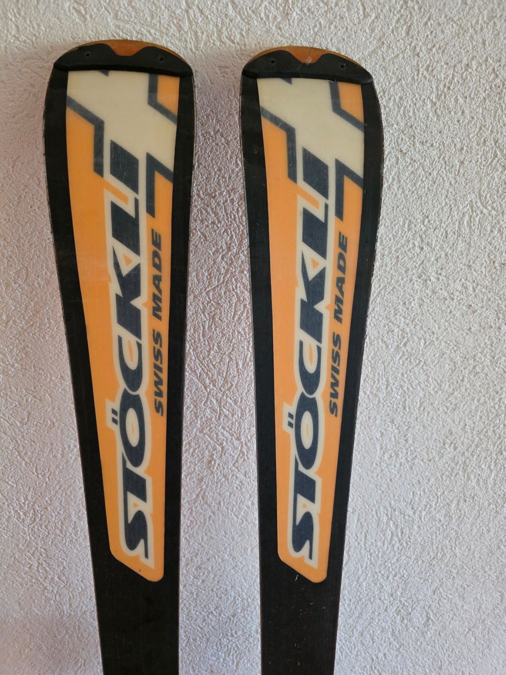 Stöckli Skis: Stöckli Kinderski, gebraucht, 135cm – Gebraucht aus Dietwil von AIRFELDER 6