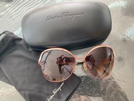 Wunderschöne Sonnenbrille von Salvatore Ferragamo, mit Etui