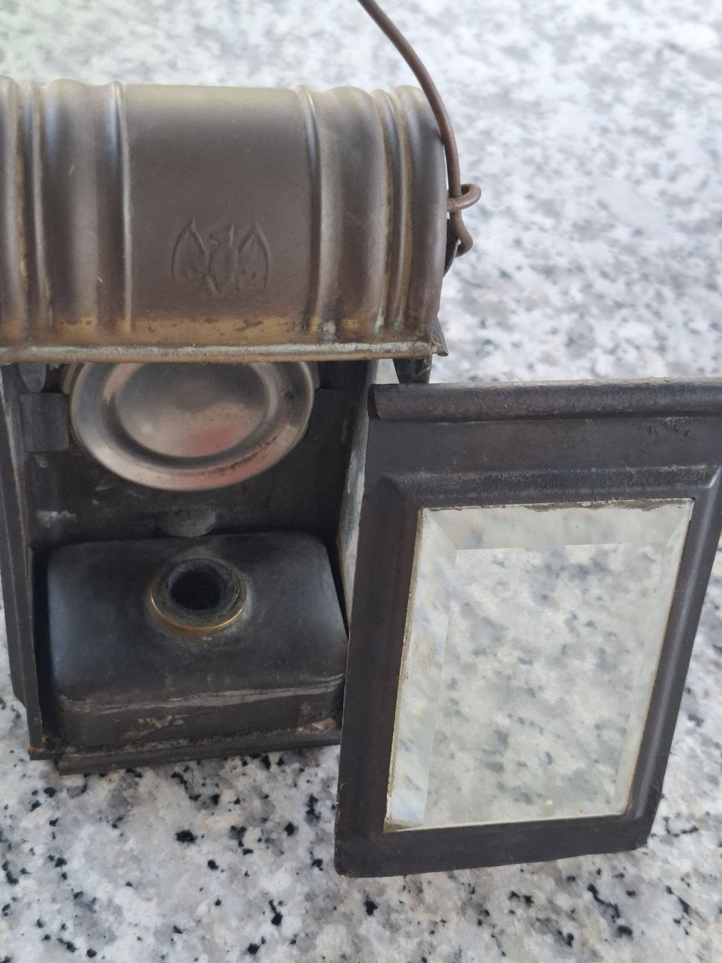 Lampen: Antike Metall Laterne mit Wappen – Gebraucht aus Rorschacherberg von Luckyhorse 1
