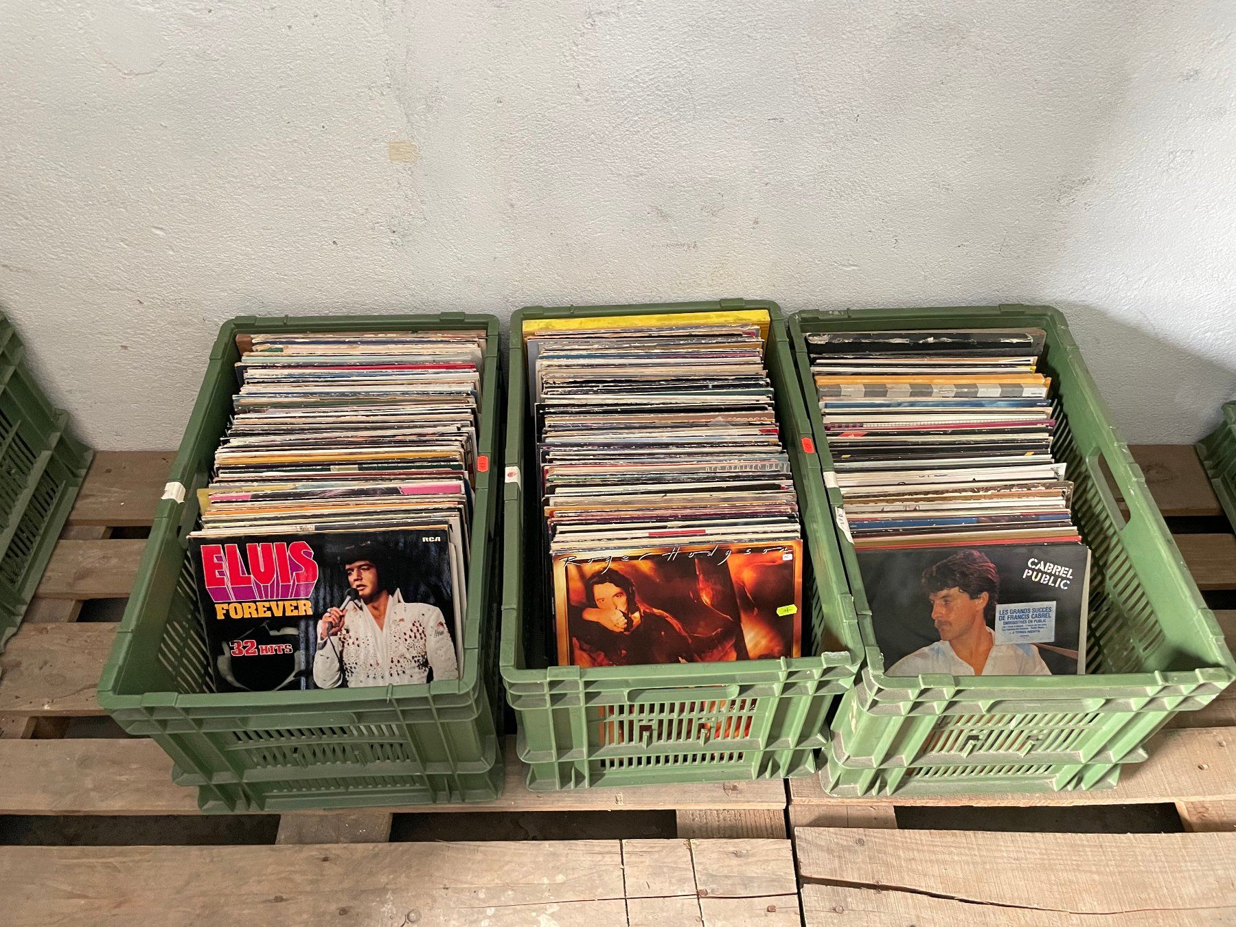 Vinyles: 3 caisses de disques vinyle 33 tours – D'occasion à La Croix (Lutry) par netrajet
