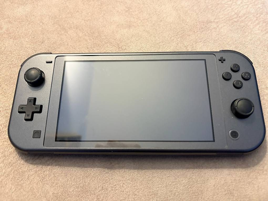 Nintendo Console: Nintendo Switch Lite Édition Dialga & Palkia + jeu Pokemon – Usato da Collombey venduto da malik.bkn