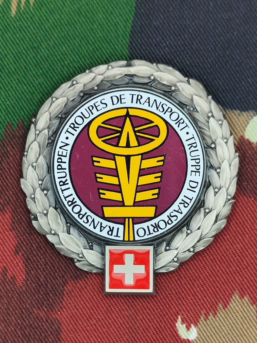 Schweizer Armee Placchette & Badge: Béretemblem Transporttruppen, Variante 2 – Usato da Bauma venduto da SwissMilitaria