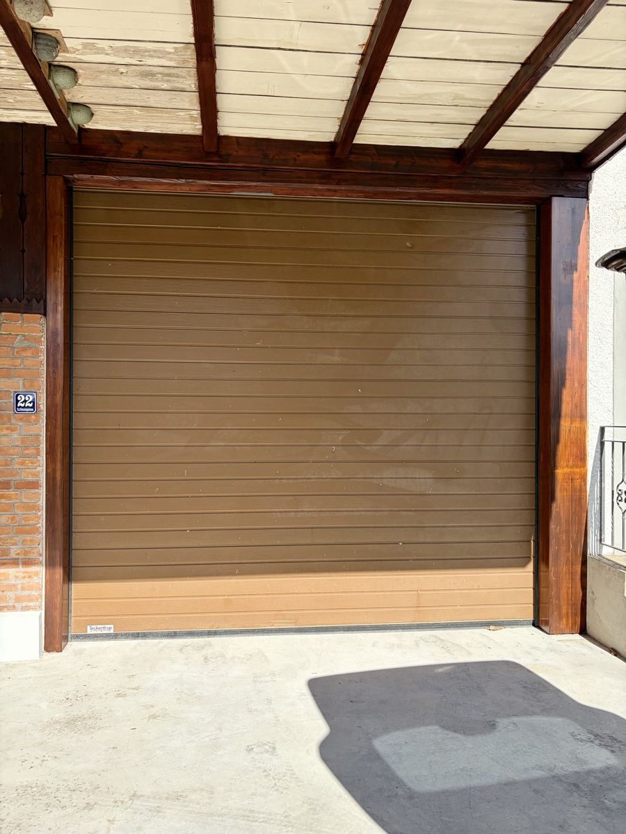 Porte: Sektionaltor / Rolltor / Garagentor – Usato da Wolfwil venduto da HY1955