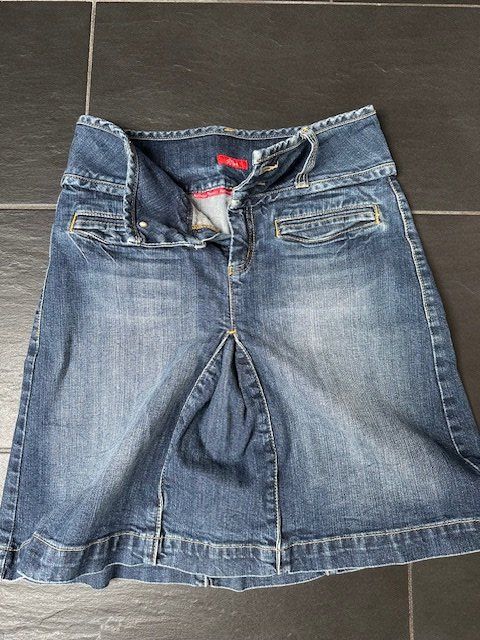 S.Oliver Gonne: Jeansrock von S.Oliver in 36 – Usato da Ottenbach venduto da Freij