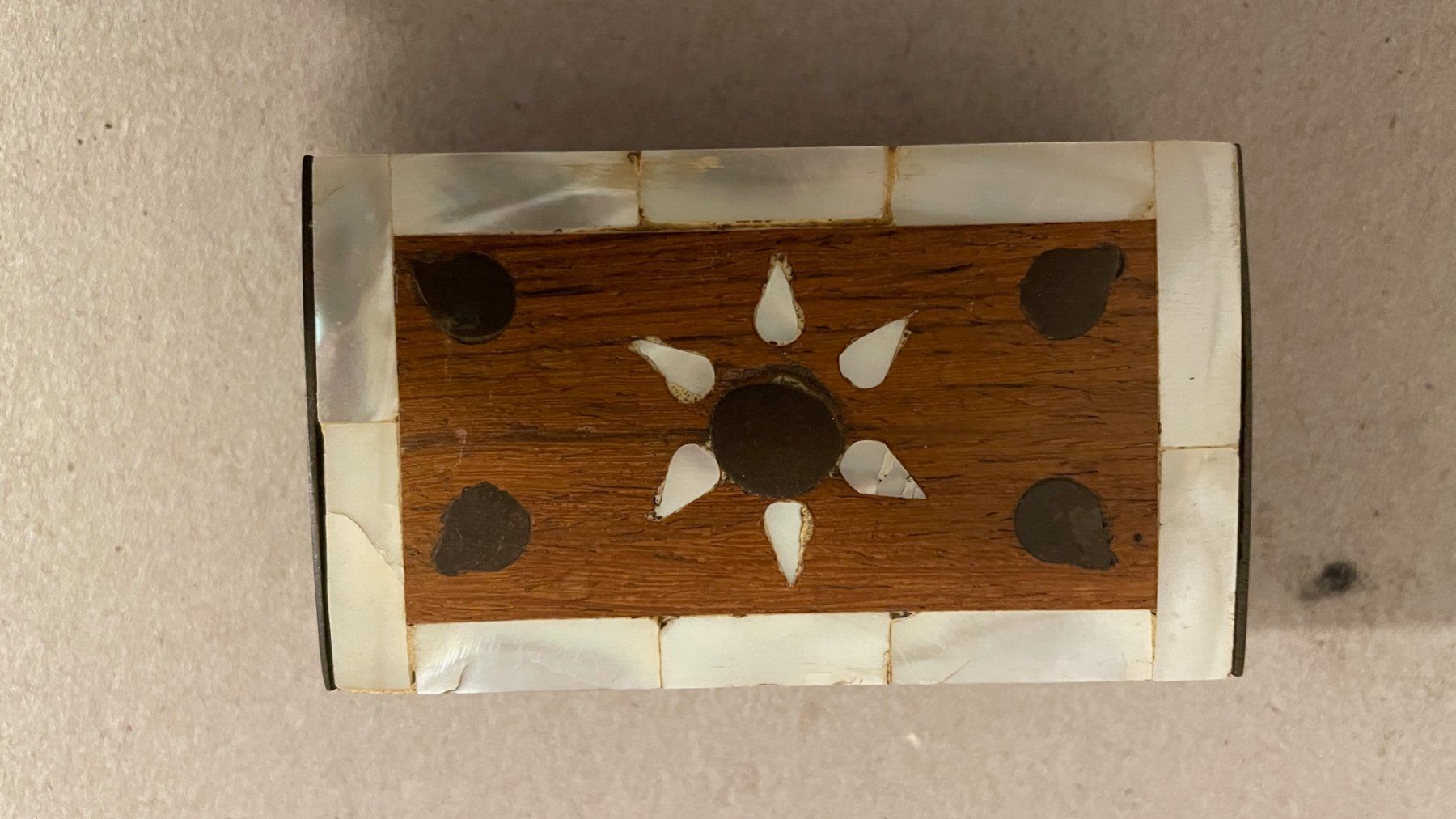 Barattoli: Schatulle aus Holz mit Perlmutt-Intarsien – Usato da Gelterkinden venduto da RemoViscardi 1