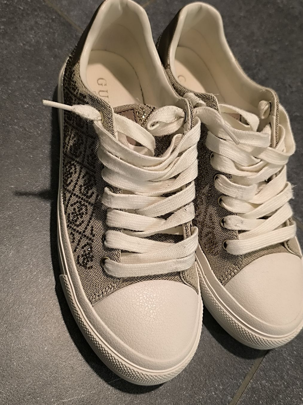 Guess Scarpe da donna: guess Schuhe  – Nuovo (secondo la descrizione) da Oftringen venduto da Lejaleja 5