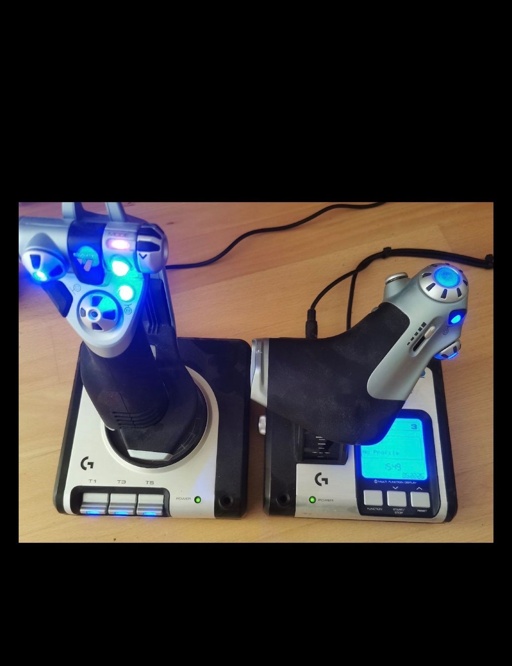 Logitech Manettes: Logitech X52 – D'occasion à Crissier par Body-Jonat
