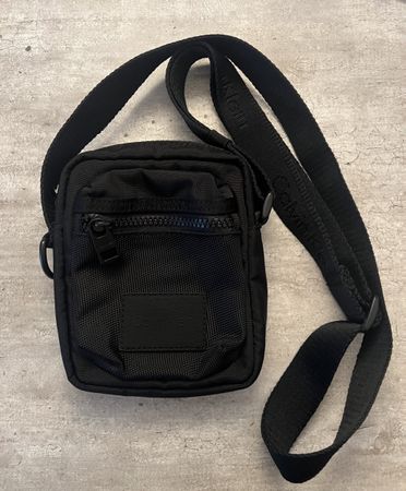 Coole Calvin Klein Umhängetasche - perfekt für den Sommer