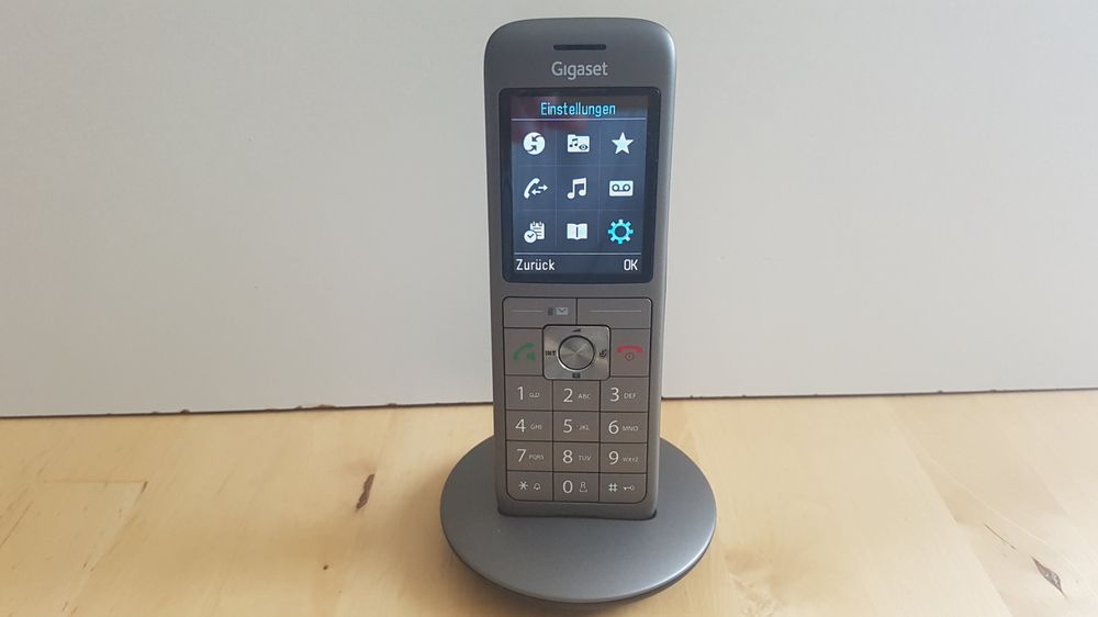 Gigaset CL660HX - DECT-handset met oplaadhouder - hoogwaardige draadloze telefoon voor router en DECT-basis - Fritzbox-compatibel - briljante audiokwaliteit, antraciet metallic