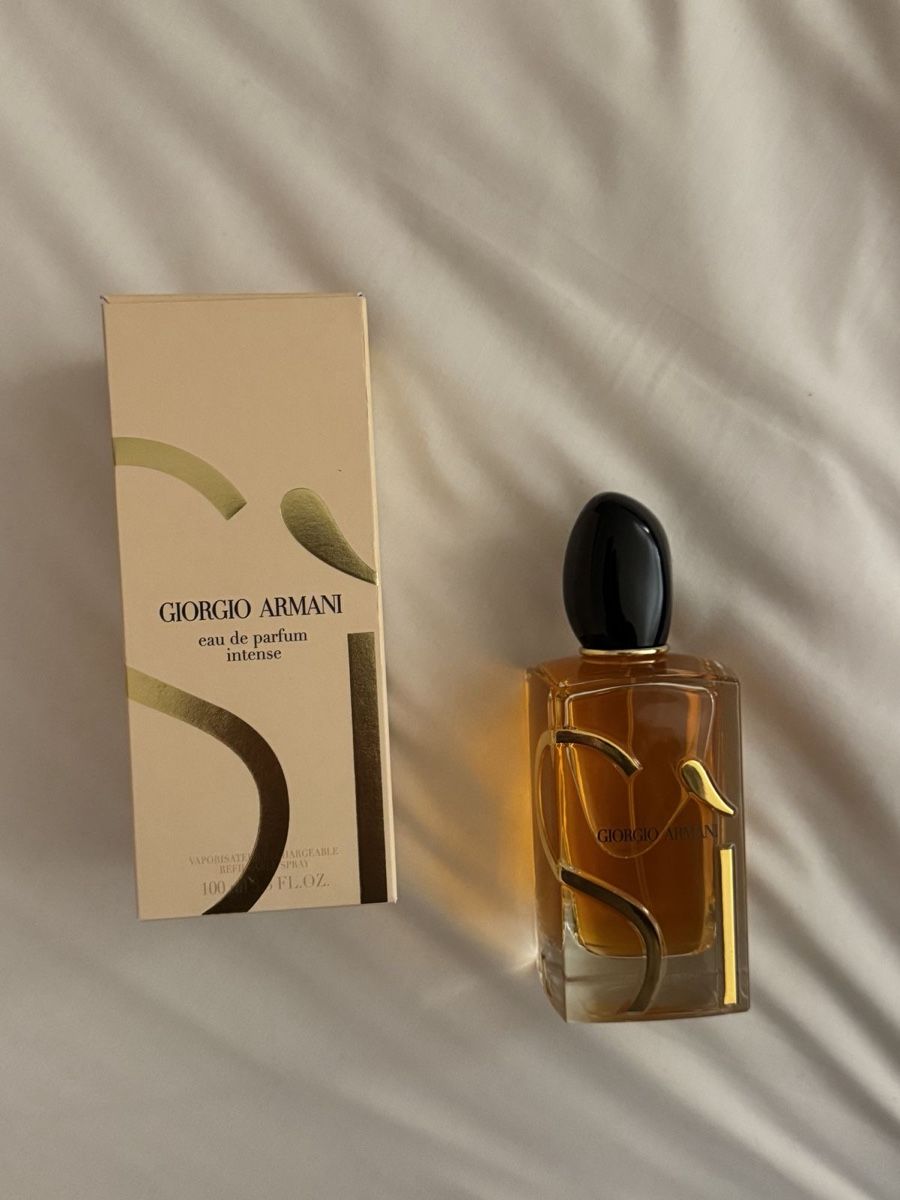 Armani Profumi & Eau de Toilette: Giorgio Armani Sì Eau de Parfum Intense 100ml – Nuovo e nell'imballaggio originale da Brugg AG venduto da elashhh 2