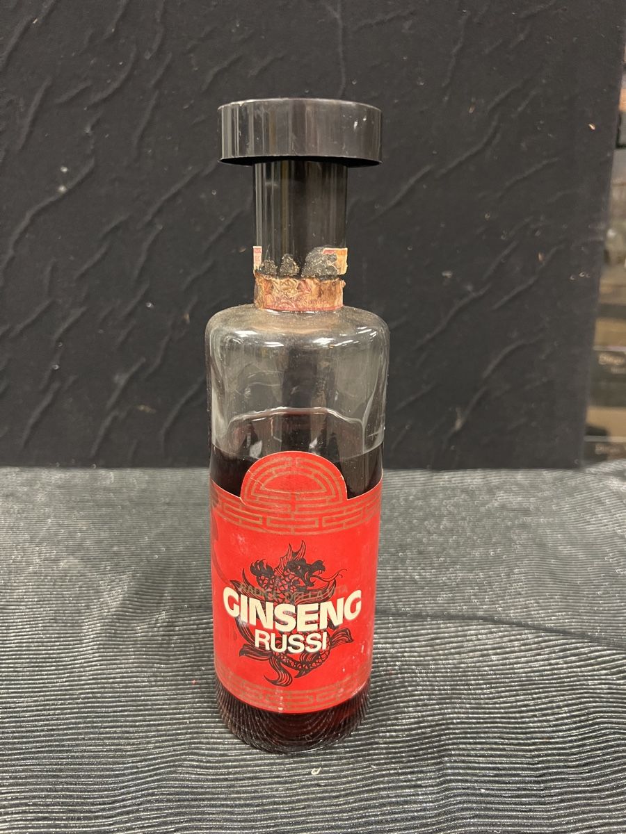 Bevande alcoliche: ANCIENNE BOUTEILLE ENTAMÉE GINSENG RUSSI – Usato da Genève venduto da Leboucheoreilles