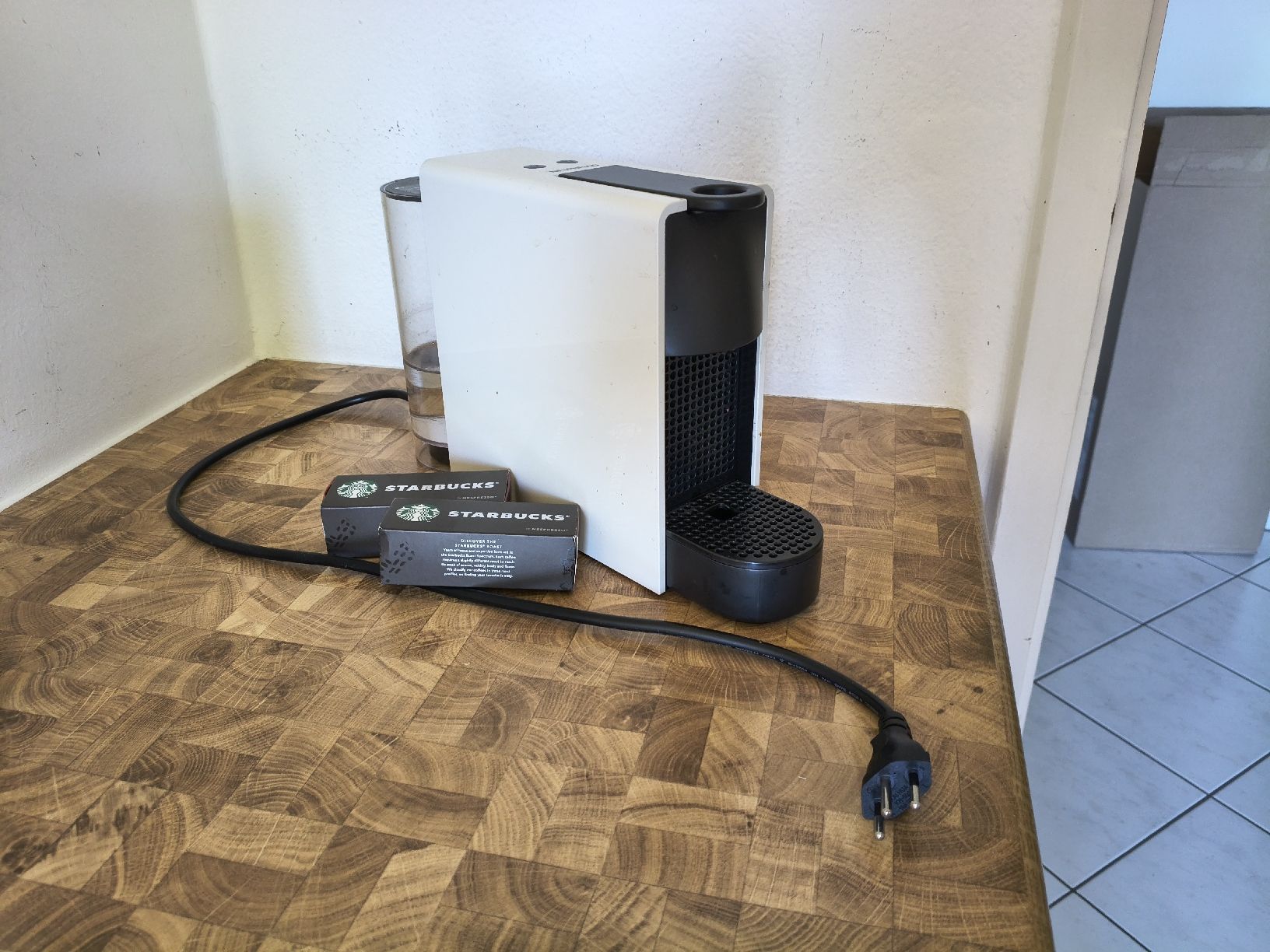 Nespresso Machines à café & Machines à expresso: Nespresso Essenza Mini White Good Condition – D'occasion à Zürich par TrainLine 6