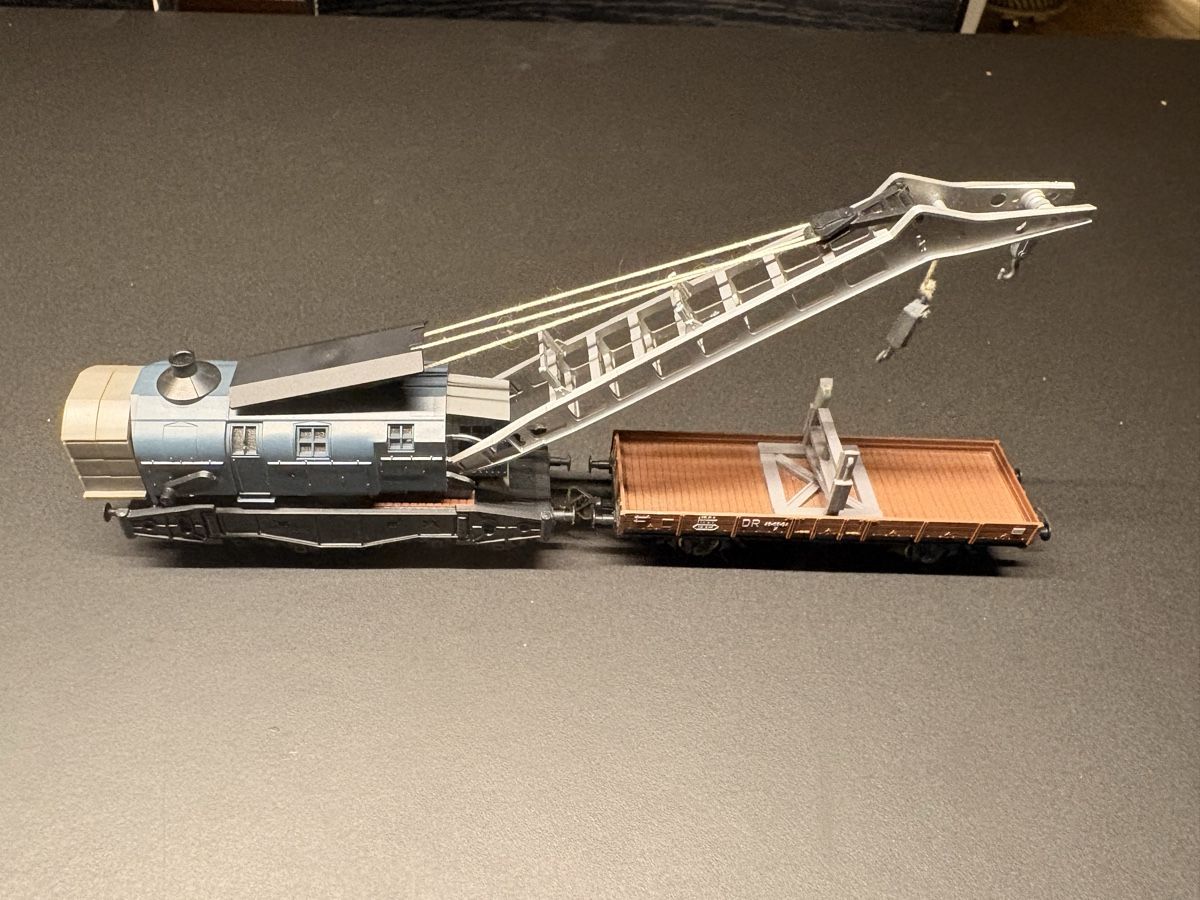 Modellini di ferrovie: H0 Eisenbahnkran mit Begleitwagen – Usato da Hellbühl venduto da copy-swiss