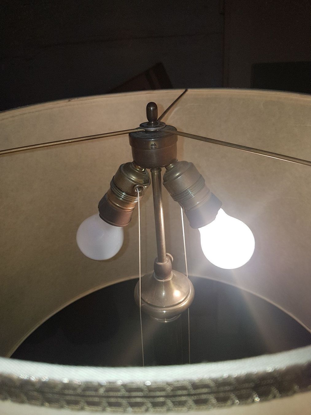 Lampade: Stehlampe, Messing, mit Lampenschirm – Usato da Basel venduto da Jcva 5