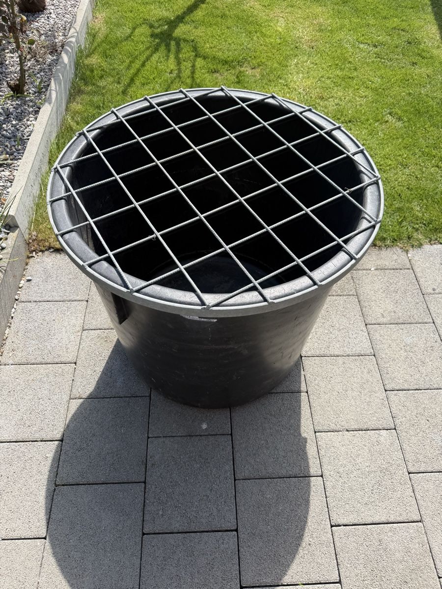 Annaffiatura & Irrigazione: Wassertonne mit Metal-Rost – Usato da Jegenstorf venduto da jenny2002 1