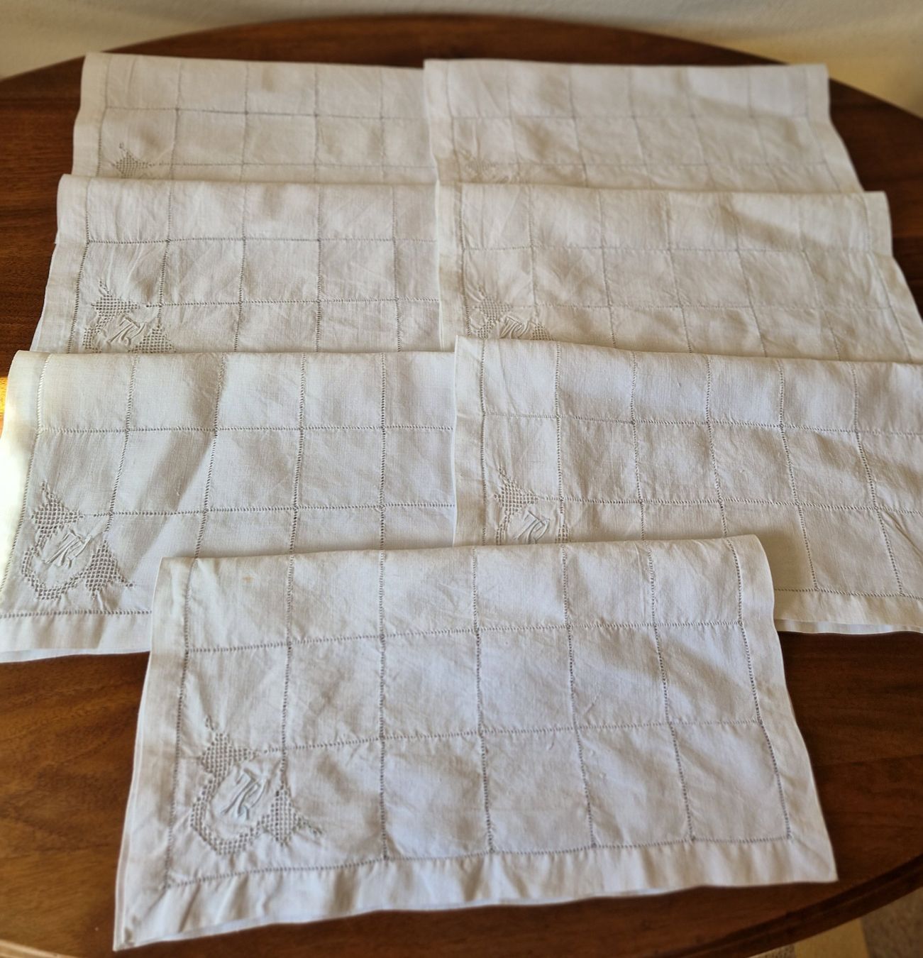 Biancheria da letto: 7 Leinen Servietten weiss mit Monogramm – Usato da Bern venduto da Antikbatik 5