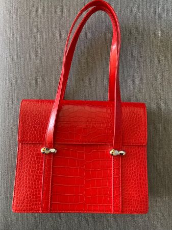 Rote Handtasche von Yuul Yie
