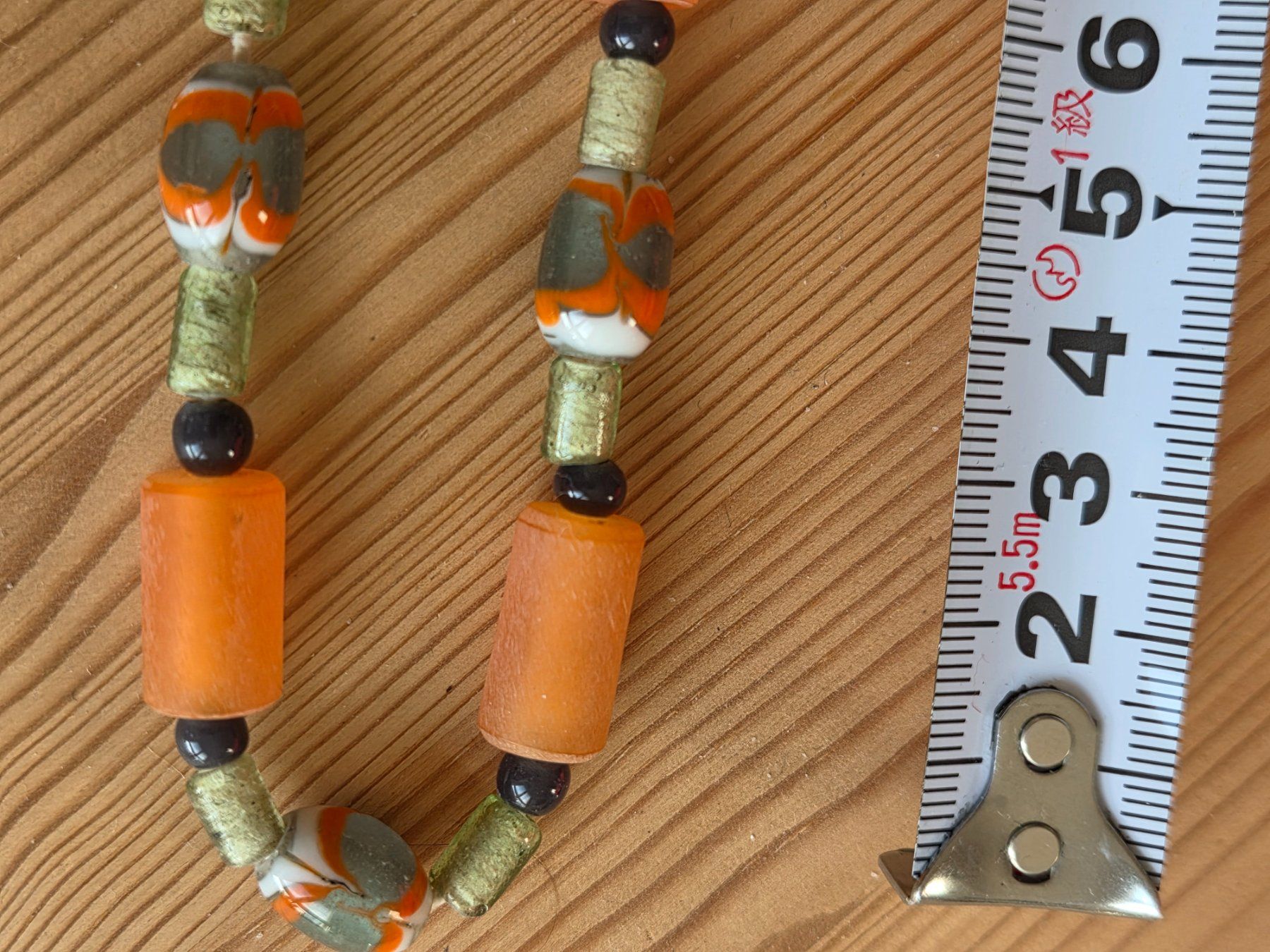 Catenine: Glashalskette, olive, orange, weiss, Modeschmuck – Usato da Liestal venduto da ITOlio 1