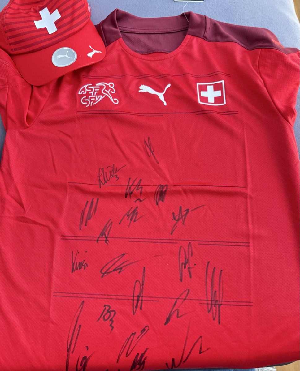 Puma Leibchen & Hosen: Trikots Schweiz Nationalmannschaft  – Neu und originalverpackt aus Turgi von Wmile 3