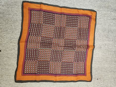 foulard  soie motif géométrique multicolore style vintage 