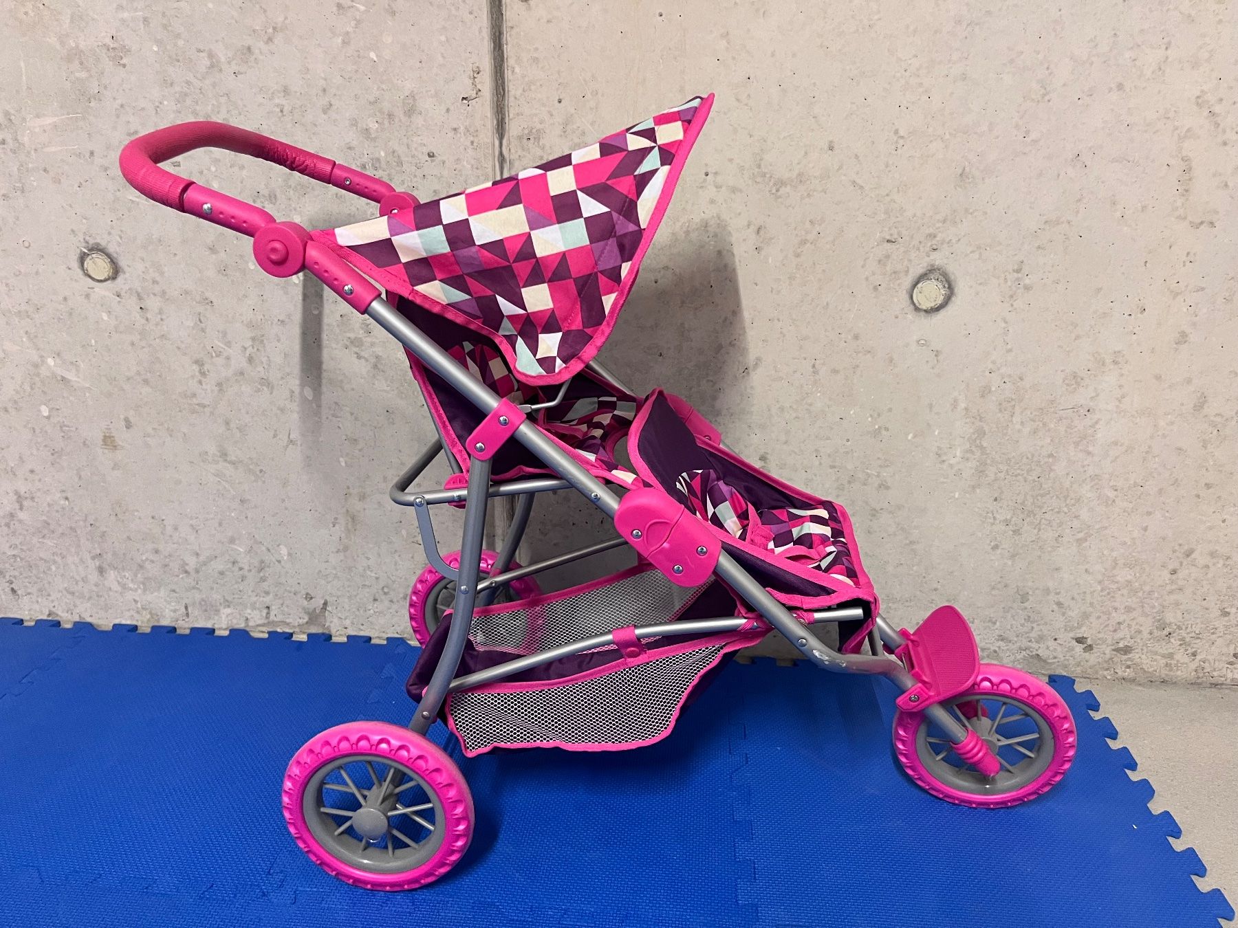 Puppenwagen: Zwillingspuppenbuggy pink – Gebraucht aus Büren an der Aare von fogo83