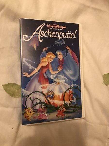 Tutti i VHS: VHS Videokassette Aschenputtel – Usato da Bergdietikon venduto da antovale