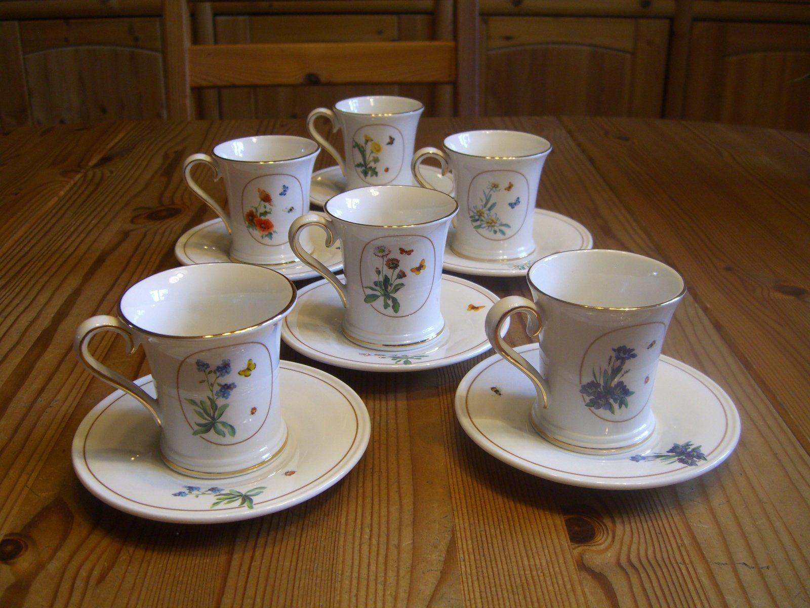 Set di piatti: wunderschönes "Hummel/Göbel" Espressotassen Set – Nuovo (secondo la descrizione) da Winterthur venduto da Gaia 1