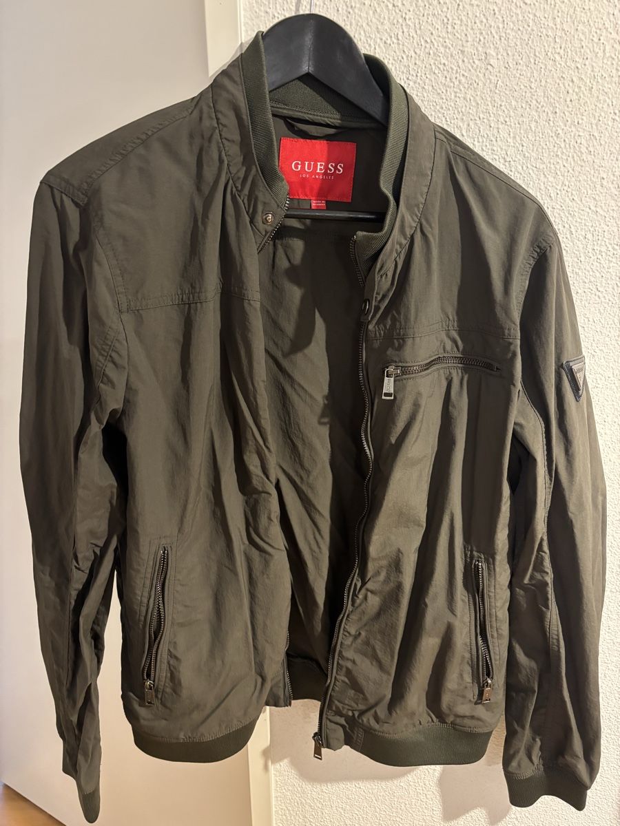 Guess Giacche: Guess Herrenjacke Grösse M – Nuovo (secondo la descrizione) da Münchwilen TG venduto da mer_g2zz