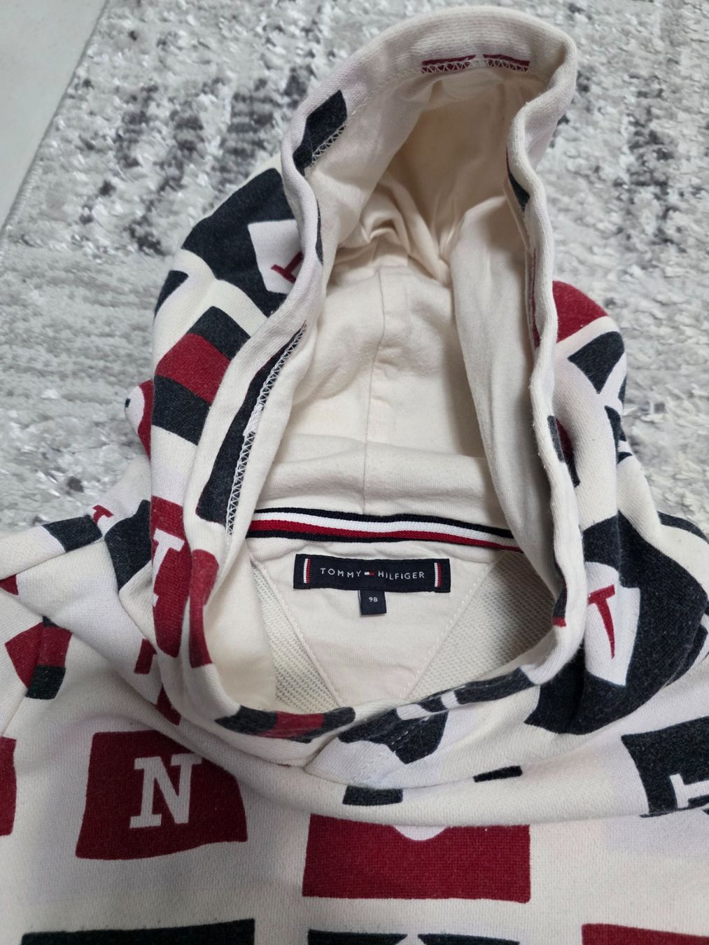 Tommy Hilfiger Lotti & Set di vestiti: Tommy Hilfiger Trainer Kinder Grösse 98 – Usato da Scherzingen venduto da Benjanil 5