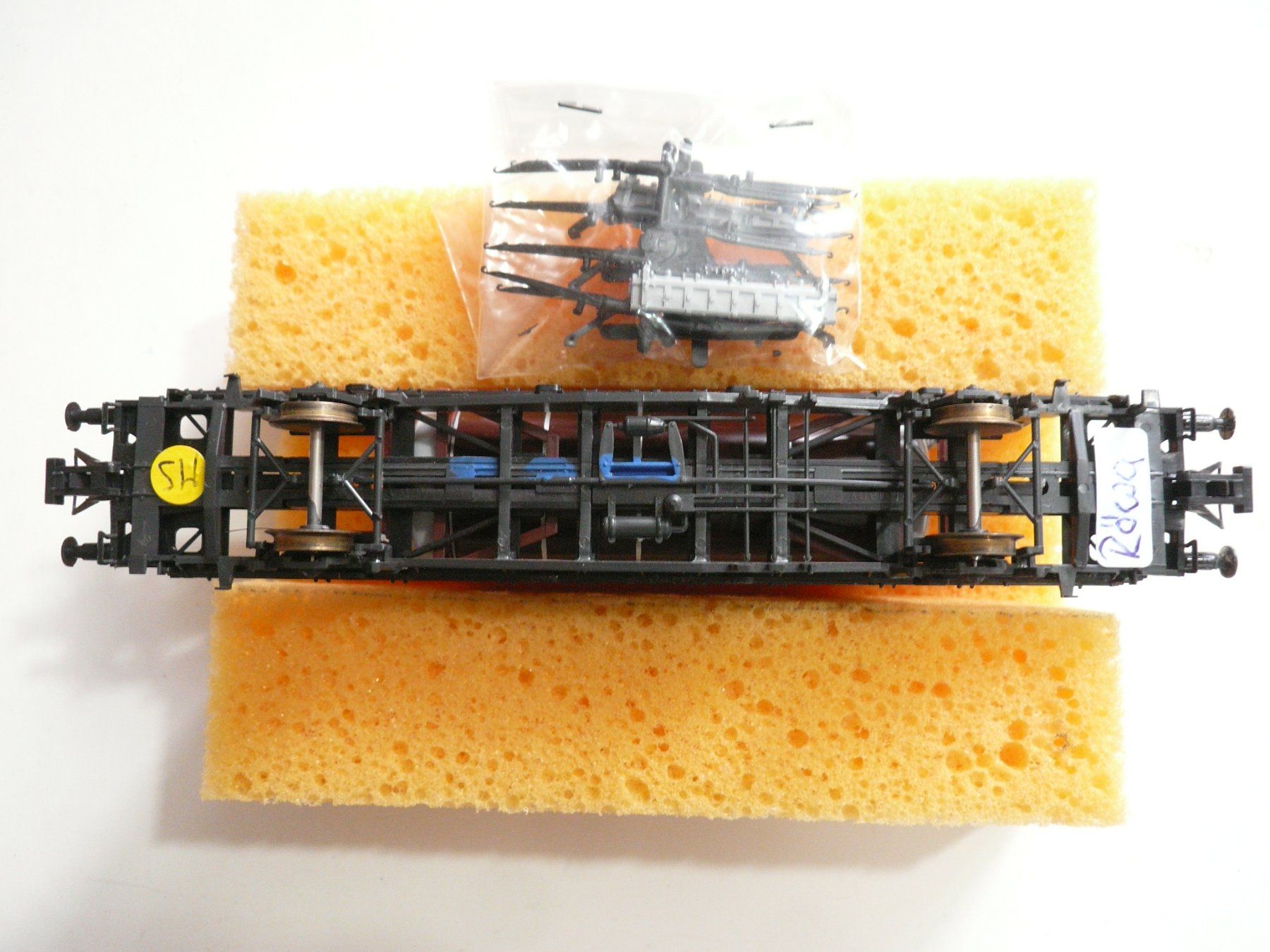 Modellini di ferrovie: RÖWA H0 DC RUNGENWAGEN MIT BÄRTSCHI CONTAINER – Usato da Pfaffnau venduto da nolff 5