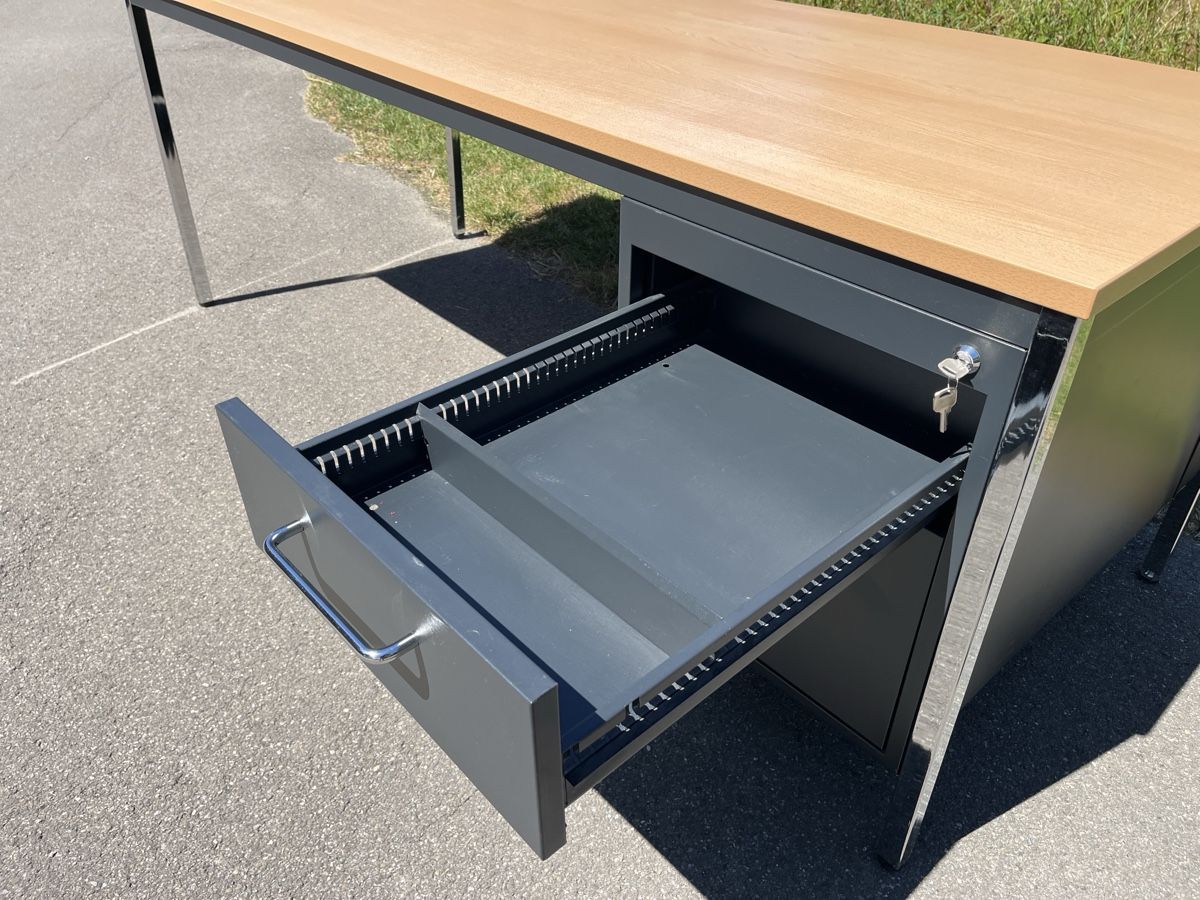 Schreibtische: Bürotisch mit Korpus 200x80x75 cm – Gebraucht aus Belp von gygli 1
