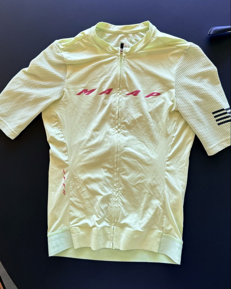 Maillots de corps & Pantalons: MAAP Damen-Radtrikot – D'occasion à Küsnacht par cri_ngg5 3
