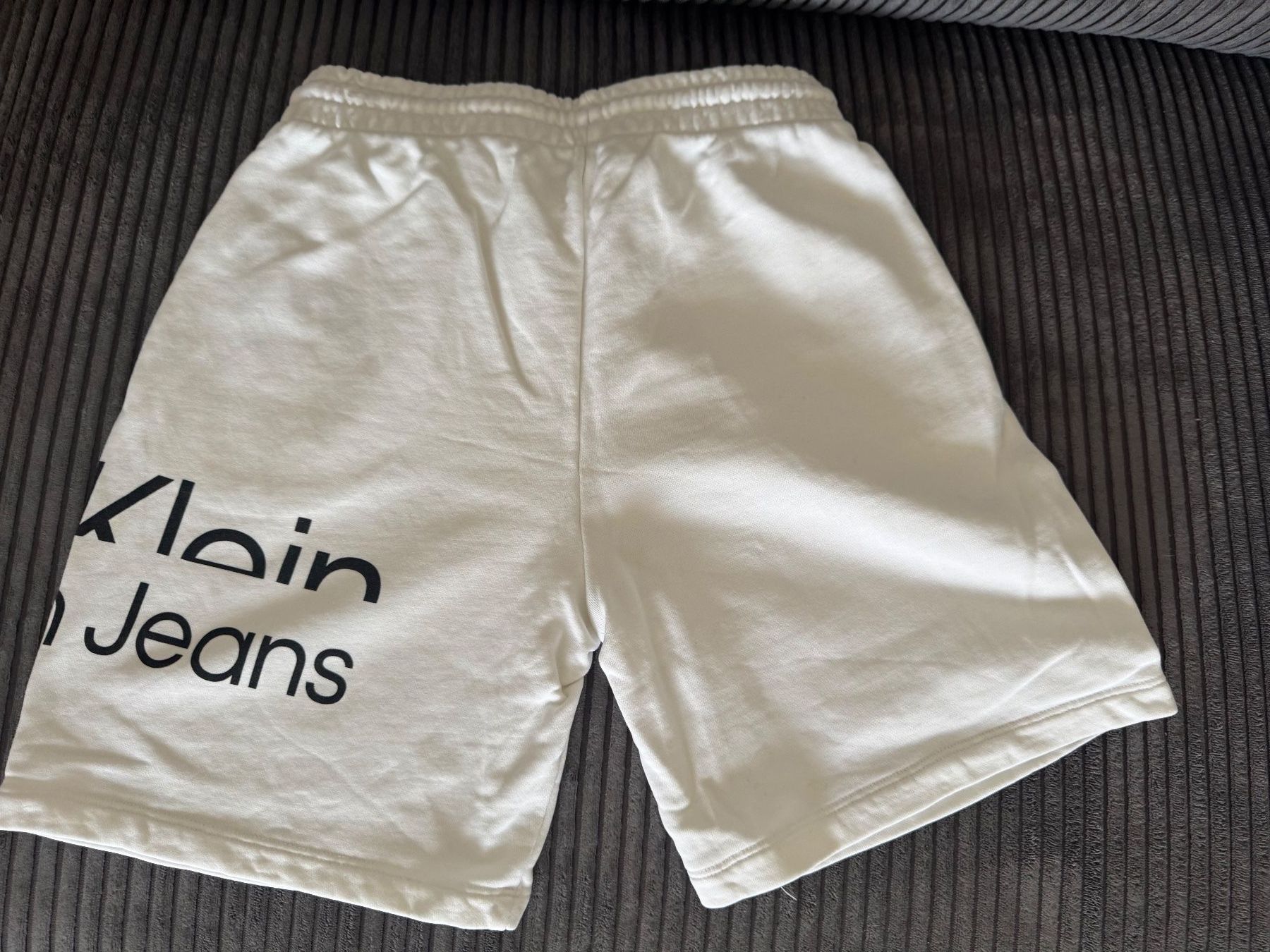 Calvin Klein Pantaloni: Short Calvin Klein Jeans, blanc,Taille 10 ans – Usato da Chatelaine venduto da lae_7h8n 1