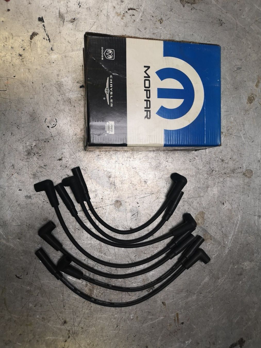 Tutti pezzi di ricambio auto: Zündkabel Jeep SPW00156AA/ K83300156AB – Nuovo e nell'imballaggio originale da Matten b. Interl venduto da Hardergarage