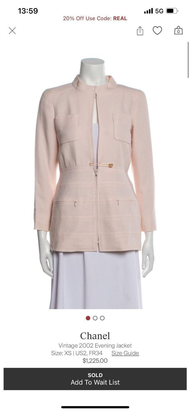 Jacken: Chanel pink jacket with gold broach – Gebraucht aus Zürich von EShopping81