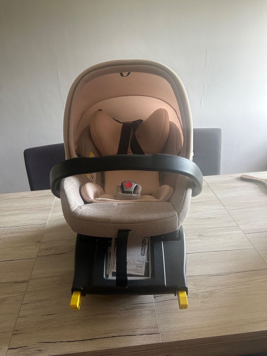 Peg Perego Seggiolini per auto: Babyschale mit 3 Isofix Stationen, unfallfrei – Usato da Solothurn venduto da susibusi11 1