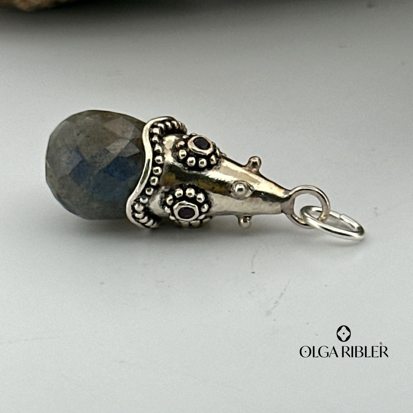 Olga Ribler Ciondoli: Sterling Silber Anhänger mit Labradorite – Nuovo (secondo la descrizione) da Luzern venduto da Schmuckoutlet