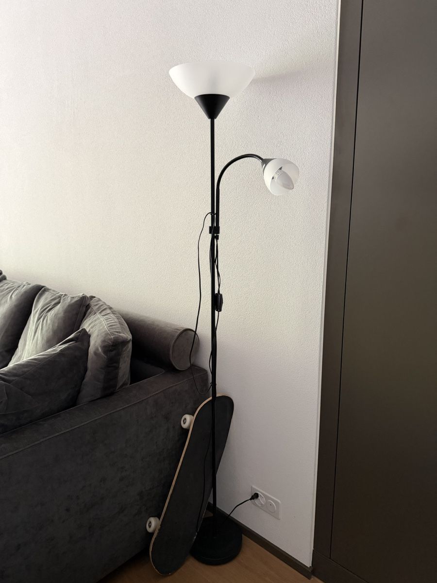 Ikea Lampade: Stylish Adjustable Arc Floor Lamp – Usato da Zürich venduto da fed_l87t