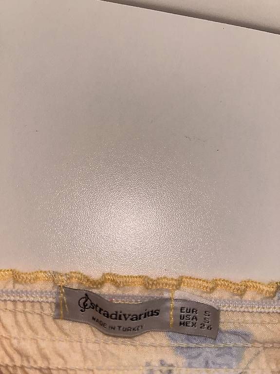 Kleider: Stradivarius Kleid Gelb + Blumen Muster Gr. S – Gebraucht aus winterthur von HappyFindsCH 1