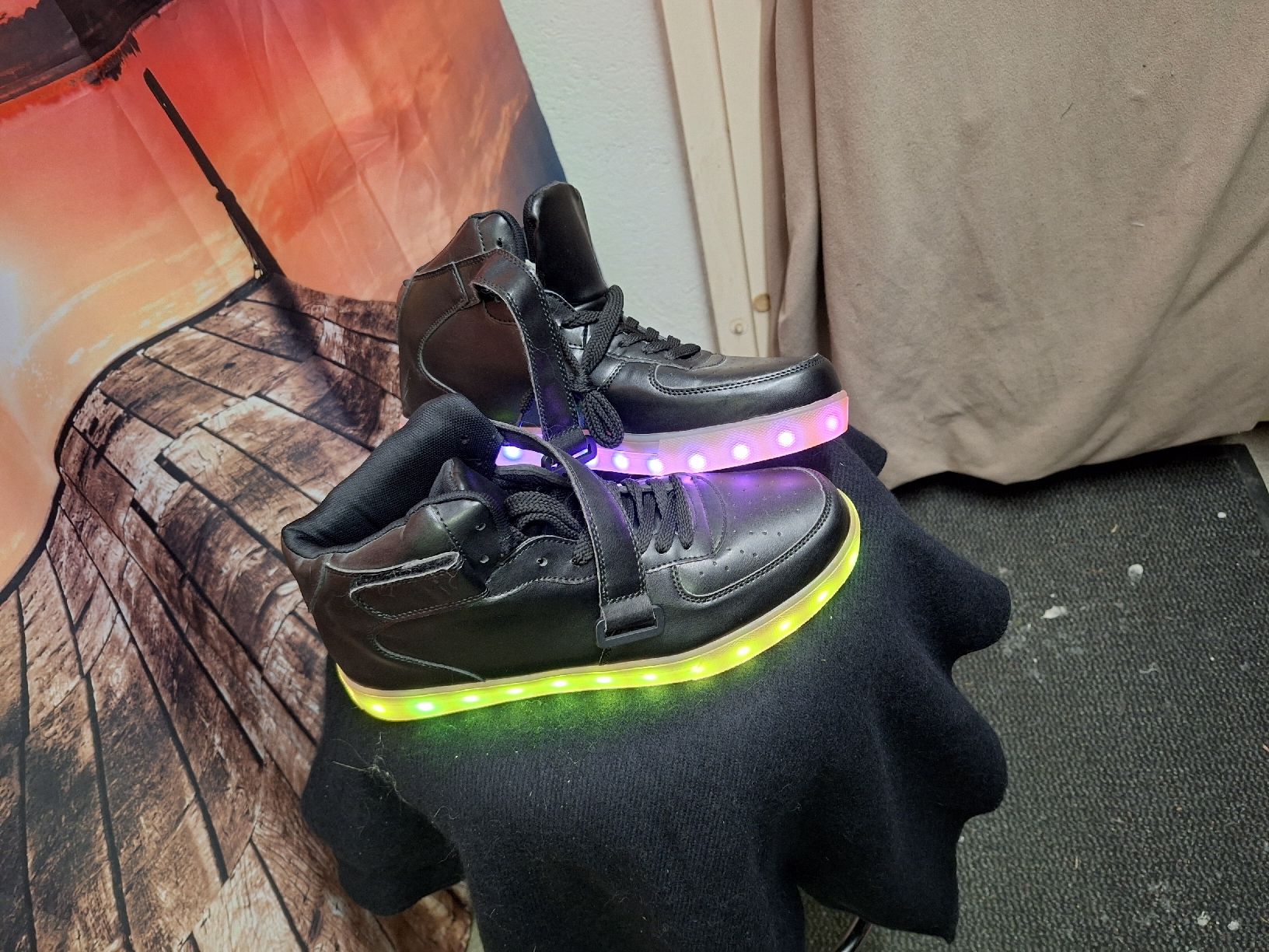 Scarpe da uomo: Coole LED Sneaker Gr. 45 – Nuovo (secondo la descrizione) da Zürich venduto da rotezora67 2