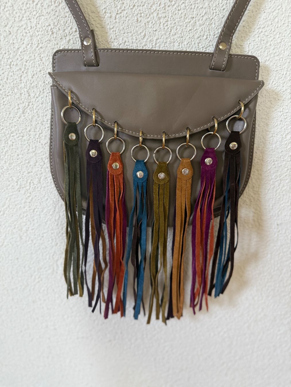 Borse da donna: Lederhandtasche mit bunten Fransen – Usato da Neerach venduto da Meli_sara 2