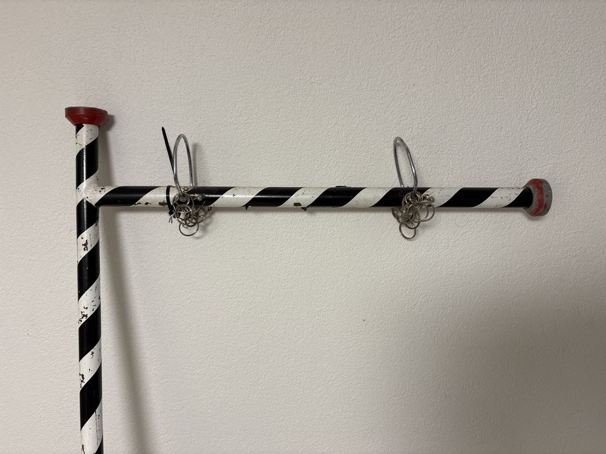 Sonstige Dekorationen & Accessoires: Ständer schwarz-weiss gestreift ca. 160cm hoch – Gebraucht aus Zürich von Nonas1996 1