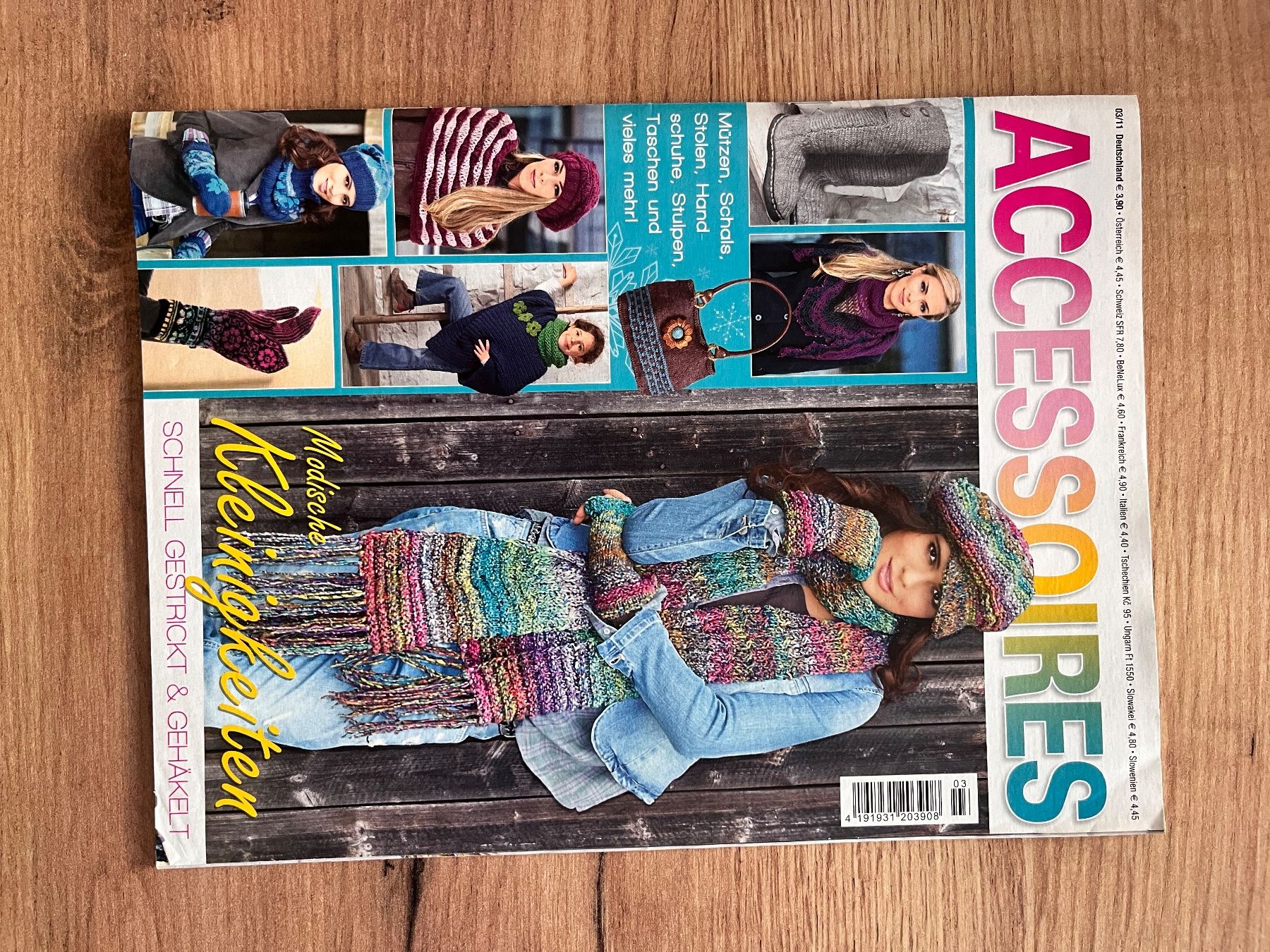 Riviste & Magazine: 1 Heft Accessoires März 2011 – Usato da Büsserach venduto da bor_s88m